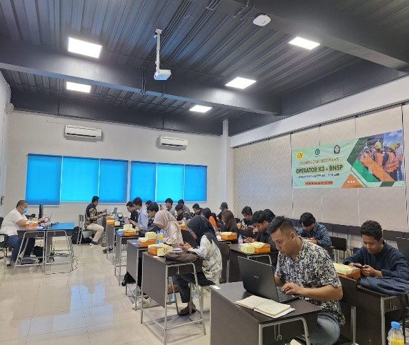 Lulusan D4 Rekayasa Perancangan Mekanik Siap Masuk Ke Dunia Industri Melalui Sertifikasi K3